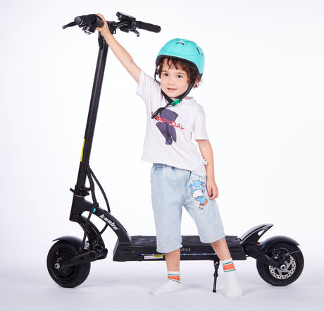 Choose a helmet with a green buckle for your children