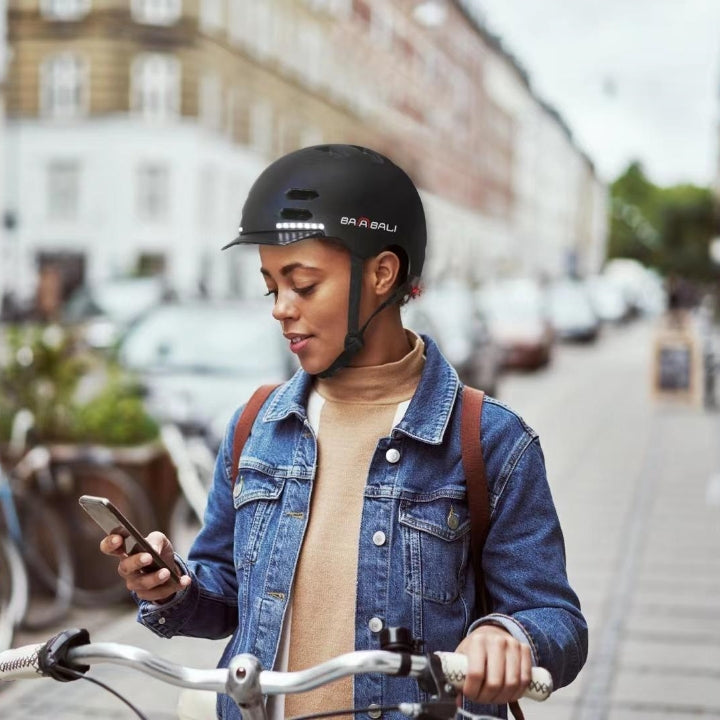 Road Smart Helmet with Wireless Turn Signal and Bluetooth